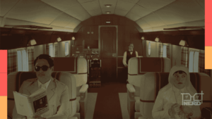 Cena do filme O Esquema Fenício com personagens em clima de tensão