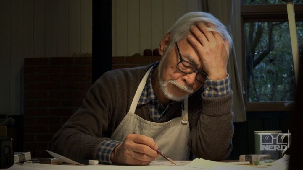 Hayao Miyazaki em estúdio com esboços de animações do Studio Ghibli