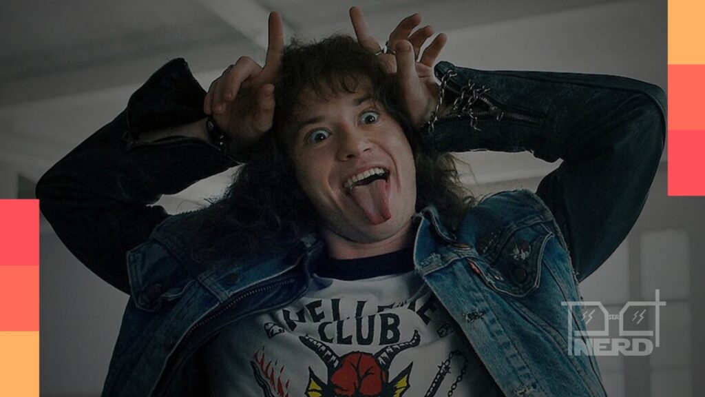 Joseph Quinn como Eddie Munson tocando guitarra em Hawkins na 4ª temporada de Stranger Things