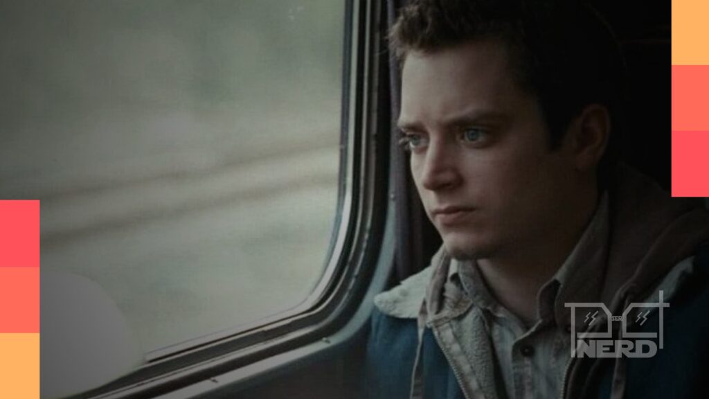 Elijah Wood interpretando personagem fora de Frodo em seu filme de 20 anos