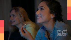 Colagem geek com ícones de adaptações de livros virando filmes e séries, incluindo fantasia e drama literárioalt