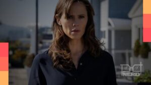 Mulher investigando o desaparecimento do marido em A Última Coisa Que Ele Me Faloualt