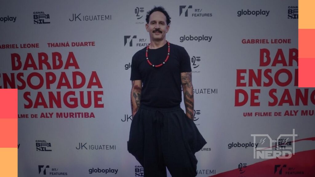 Aly Muritiba na pré-estreia de Barba Ensopada de Sangue, comentando a internacionalização do cinema brasileiro.alt