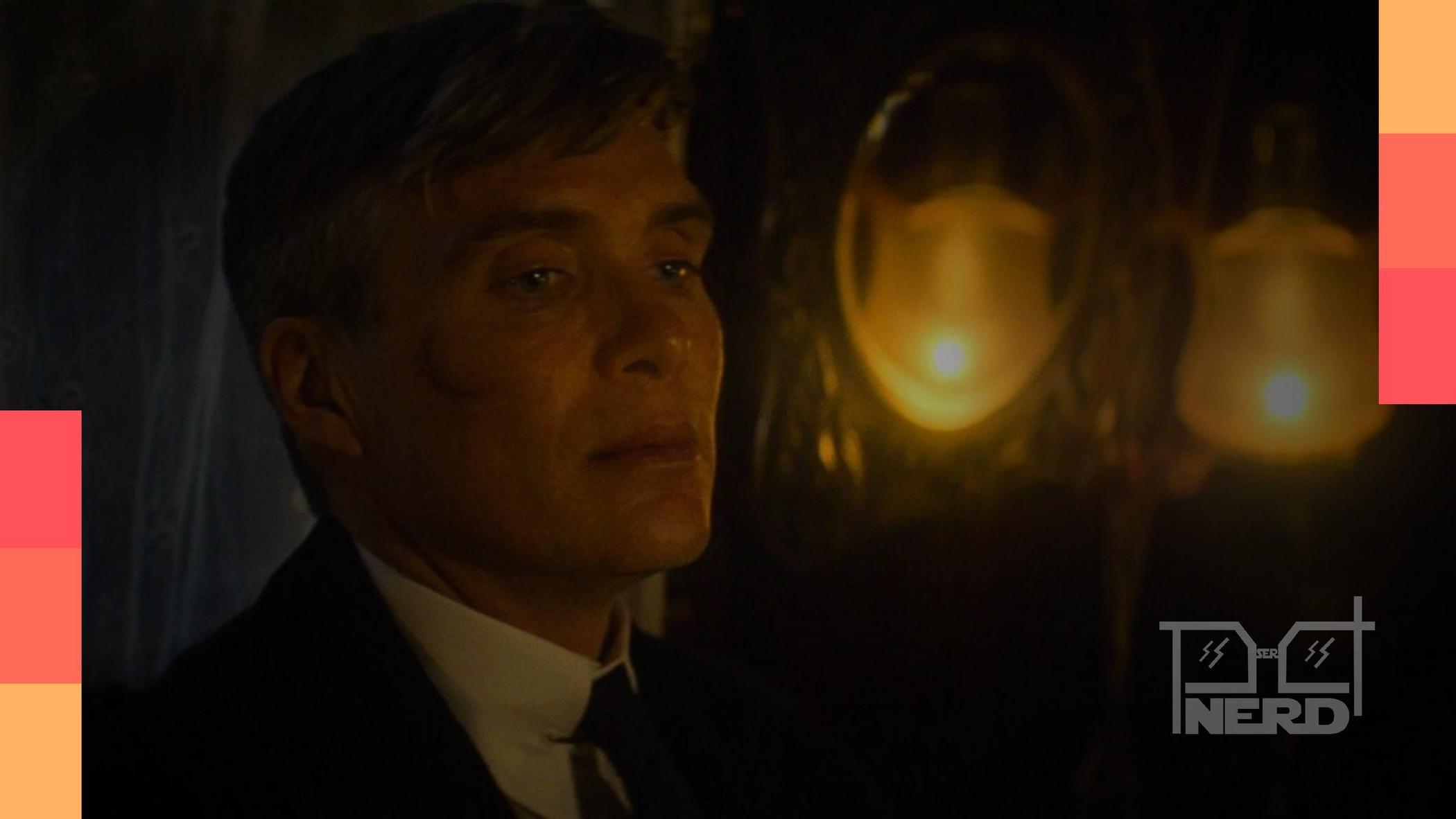 Thomas Shelby olhando para Birmingham em cena representativa da série Peaky Blindersalt