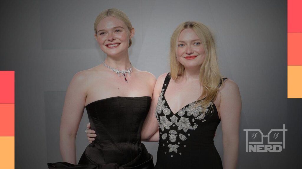 Elle Fanning e Dakota Fanning em foto promocional, relacionadas à adaptação de O Rouxinol