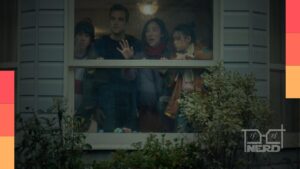 Wagner Moura e Greta Lee em cena do filme O Cerco Invisível, com a família presa em casa