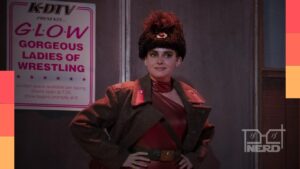 Alison Brie em cena de GLOW, série da Netflix sobre luta livre feminina