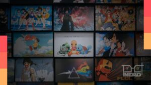 Pessoa em viagem em ambiente urbano asiático com temática de anime e referência a locais de séries