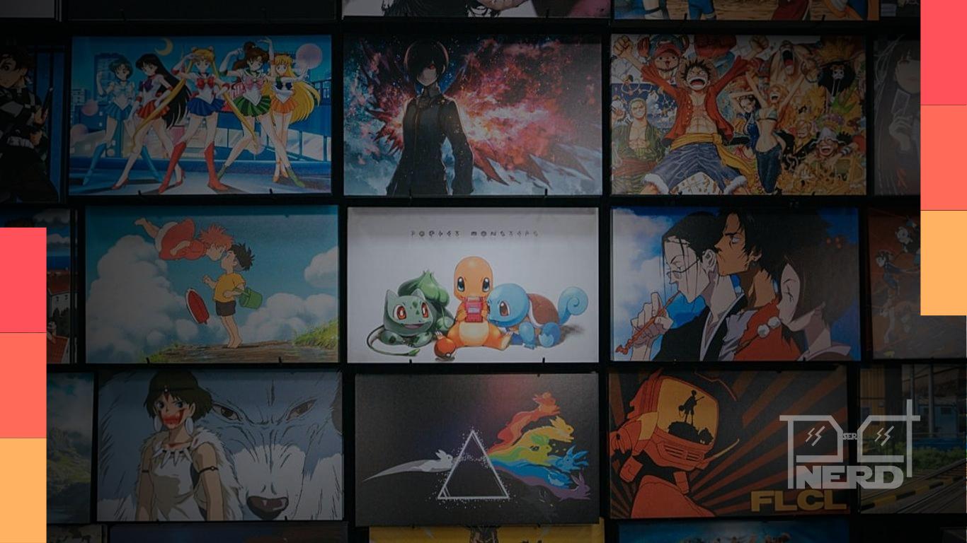 Pessoa em viagem em ambiente urbano asiático com temática de anime e referência a locais de séries