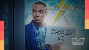 Kevin Sussman como Stuart em Stuart Não Consegue Salvar o Universo, spin-off de The Big Bang Theory