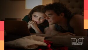 Jovem olhando celular com ícones de streamings e botão de cancelar, simbolizando volatilidade da Geração Z