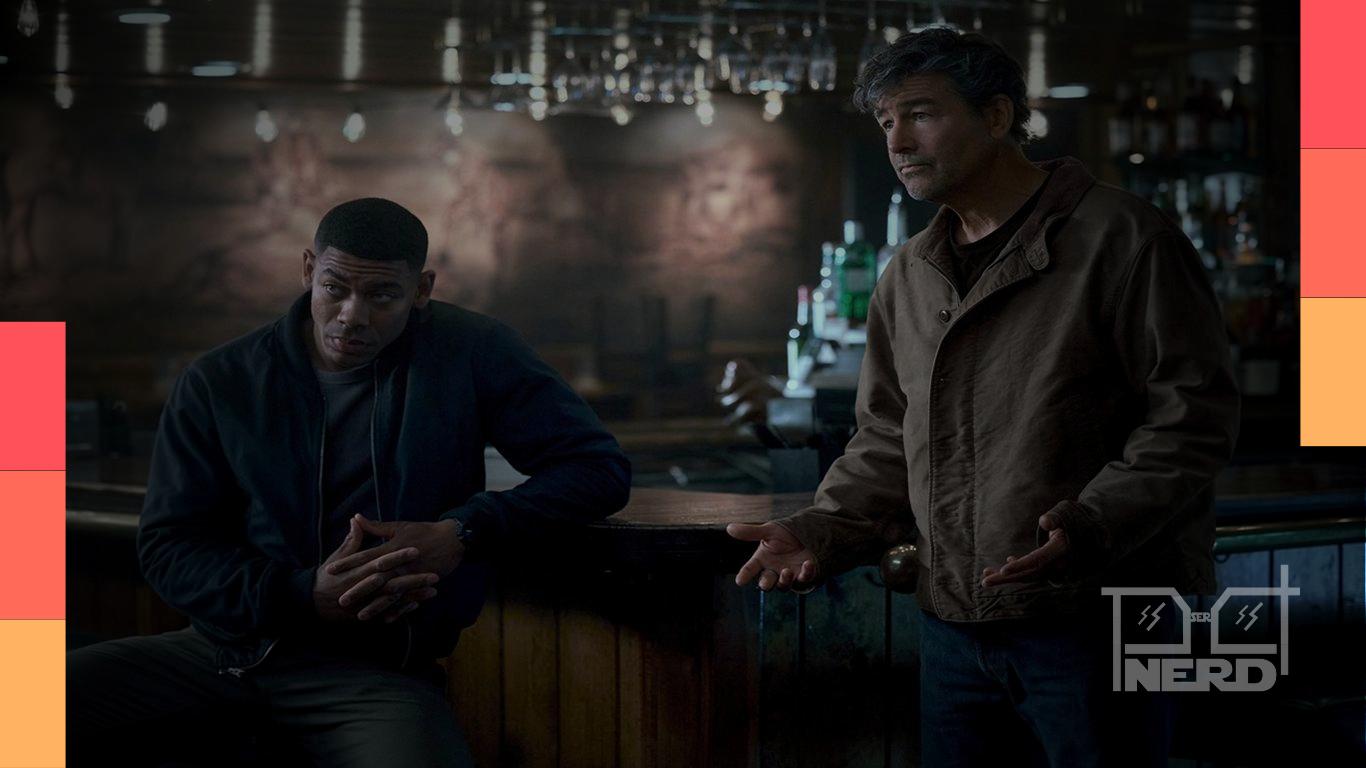 Kyle Chandler e Aaron Pierre em cena de Lanternas, série da HBO Max da DC