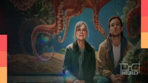 Sally Field em Criaturas Extraordinariamente Brilhantes, ao lado de um polvo, em cena emotiva na Netflix