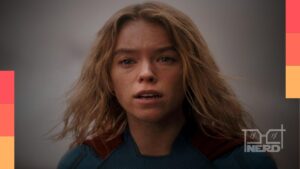 Milly Alcock em cena de Supergirl e referência ao universo DC com Lanternas