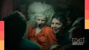 Jessie Buckley e Maggie Gyllenhaal em cena de A Noiva!, disponível na HBO Max