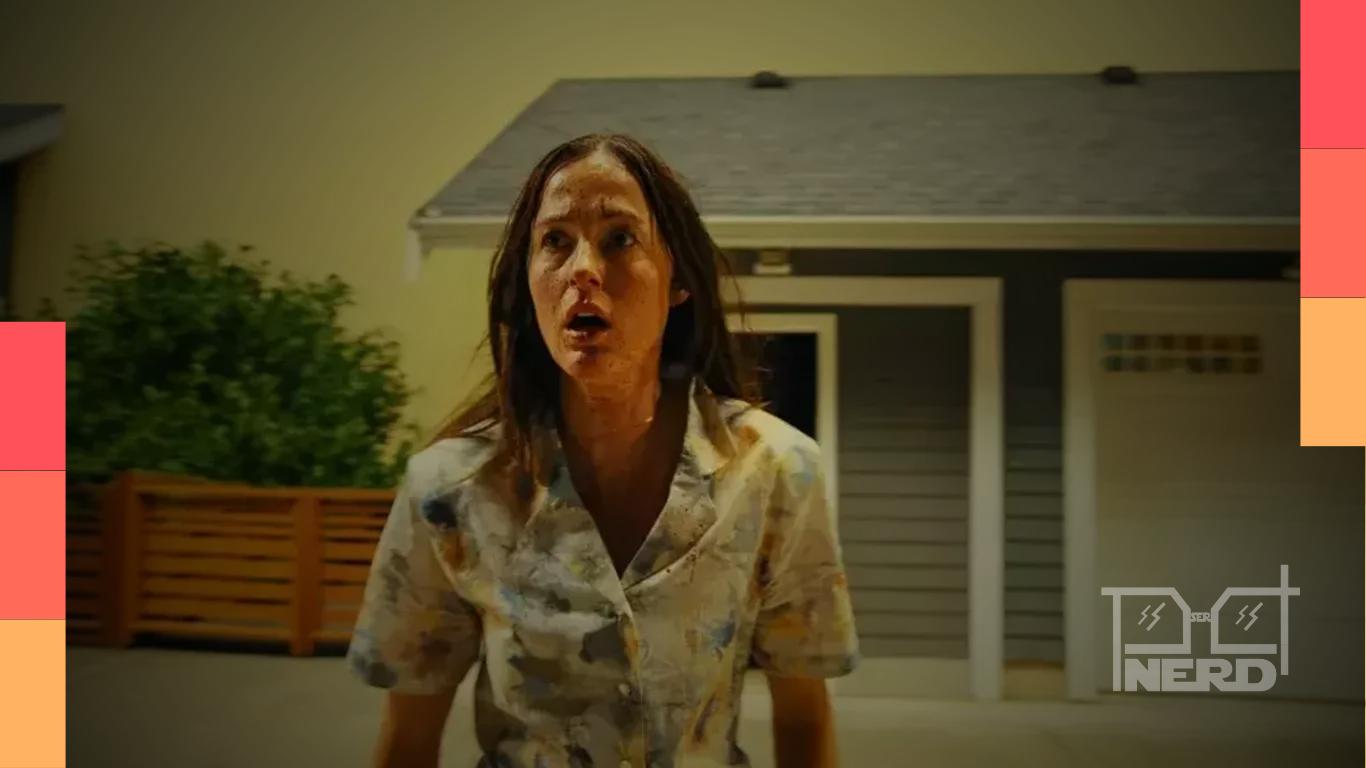 Imagem do universo dos Backrooms com corredores repetitivos sugerindo terror e versão estendida do filme