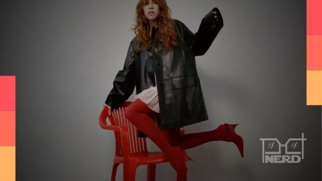 Carly Rae Jepsen com o conceito Day and Night, indicando duas metades: orgânica e dance pop