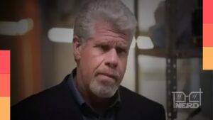 Ron Perlman interpretando Herschel Zamora na 3ª temporada de Cross