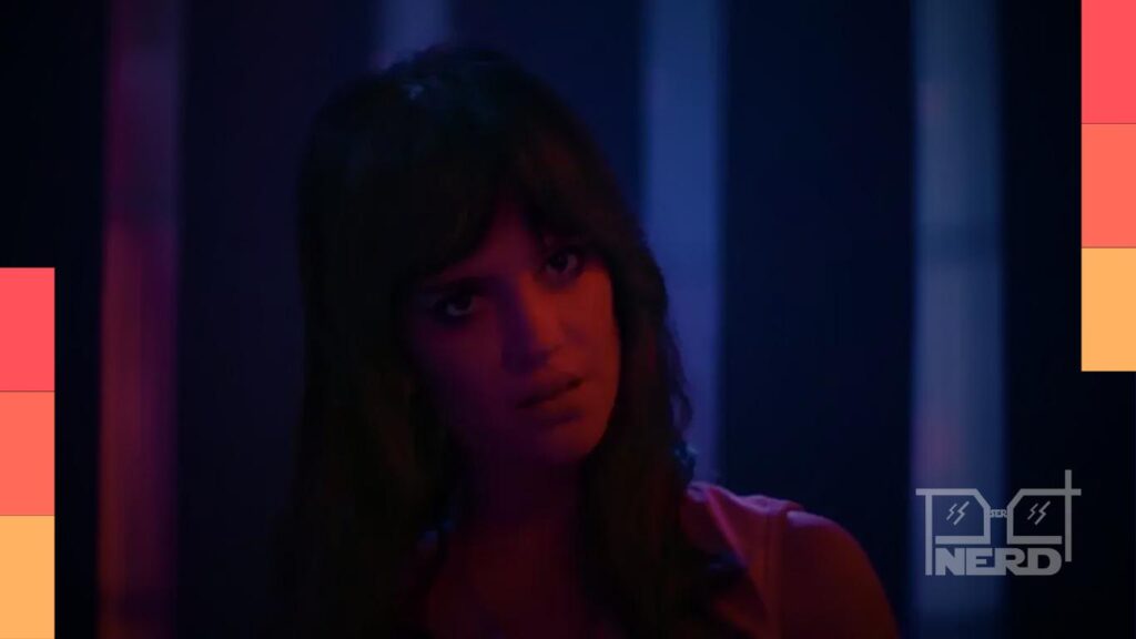 Sophie Thatcher em clima sombrio no trailer de Her Private Hell com névoa e ameaça mortal em Tóquio