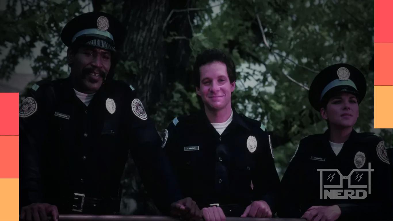 Ilustração com Jordan Peele e clima de Loucademia de Polícia, indicando cancelamento do reboot