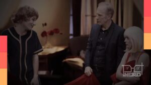 Bob Odenkirk em cena do trailer de The Room Returns, remake do cult The Room