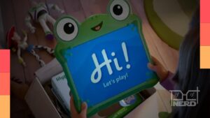 Maisa Silva, voz da LilyPad em Toy Story 5, revelando que seu personagem favorito é o urso Lotso