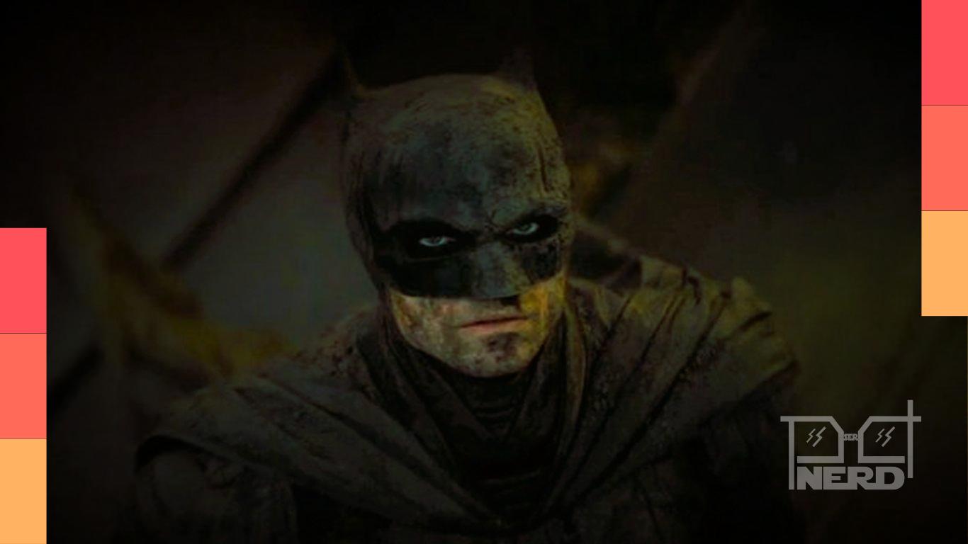 Ilustração mostrando Gotham em clima sombrio e a silhueta do Batman de Robert Pattinson junto a símbolos de corujas