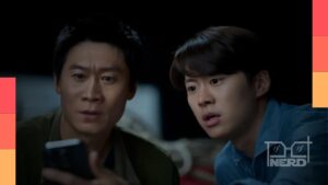 Cena promocional de Maridos em Ação na Netflix com dois homens em clima de perseguição e resgate