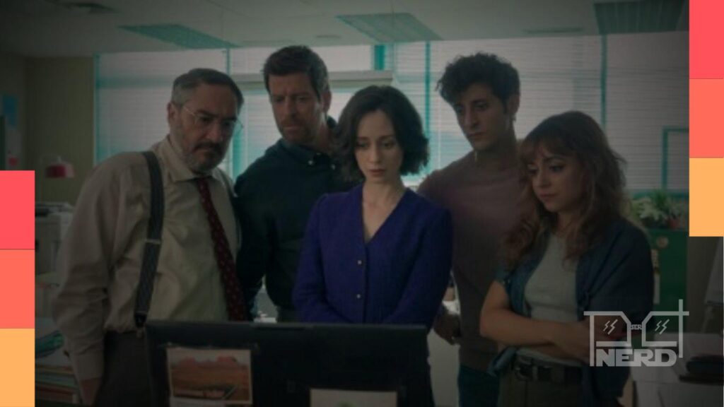 Cena de tribunal com advogada e clima de mistério em Perdendo o Juízo na Netflix