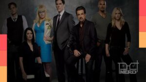 Equipe de Criminal Minds diante de um quadro de investigação, com destaque para o Paramount+ em julho