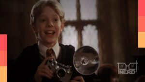 Ilustração do personagem Colin Creevey com câmera, sugerindo elenco para a série Harry Potter na HBO