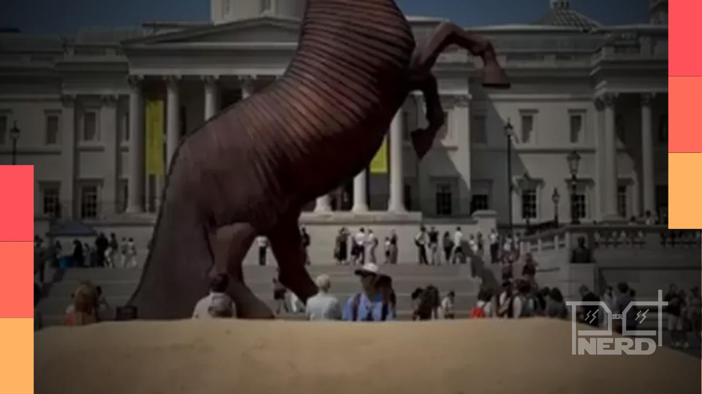 Cavalo de Troia gigante instalado na Trafalgar Square em Londres para divulgar A Odisseia