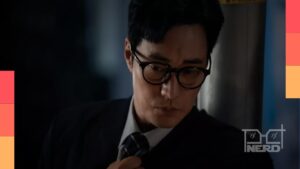 Ilustração do protagonista de Agente Kim: Reativado com a Baekho HRM como contexto, sugerindo a trama da 2ª temporada