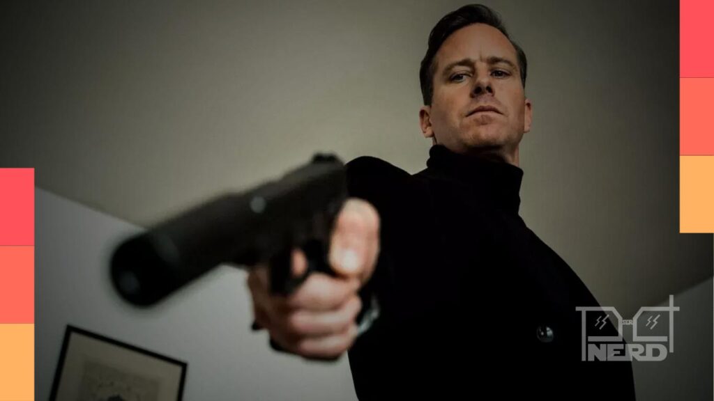 Armie Hammer em imagem de divulgação criticando o filme Citizen Vigilante