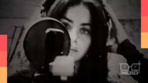 Imagem promocional da Charli XCX anunciando o álbum Music, Fashion, Film