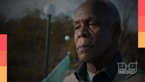 Danny Glover durante evento, com destaque para a notícia sobre diagnóstico de Alzheimer