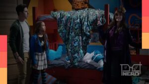 Pôster de Os Feiticeiros Além de Waverly Place anunciando os episódios finais em agosto no Disney Channel e no Disney+