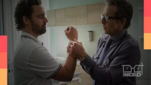Jake Johnson explica como The Dink equilibrou improviso e roteiro durante as filmagens