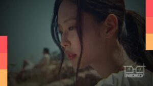 Jennie no clipe de “Less Than a Lover”, novo single solo com direção da própria artista