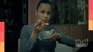 Frances Neagley em cena de investigação no estilo thriller do Prime Video