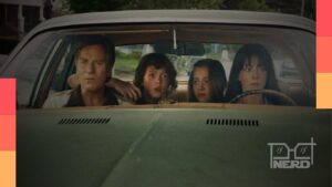 Anne Hathaway e Ewan McGregor em O Fim da Rua, fugindo e usando armas diante de dinossauros