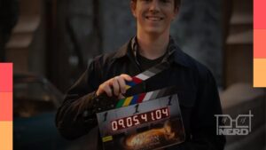 Percy Jackson em destaque ao lado do selo de classificação indicativa da 3ª temporada