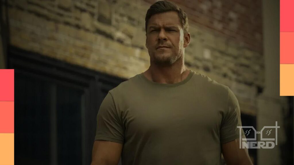 Alan Ritchson como Jack Reacher em cena de ação, com data de estreia da 4ª temporada de Reacher em agosto