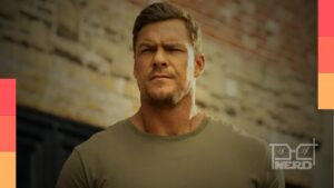 Alan Ritchson durante painel na San Diego Comic-Con comentando a 4ª temporada de Reacher