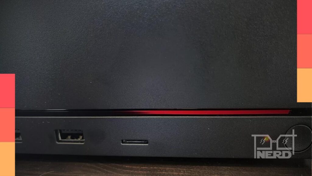 Console Steam Machine com LED vermelho indicando erro e possível falha na placa de vídeo