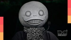 Yoko Taro comentando sobre o fim da mídia física enquanto a PlayStation planeja encerrar a produção de discos do PS5 em 2028