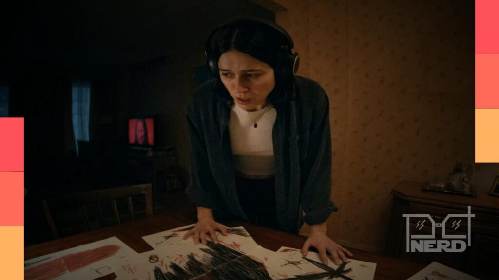 Cena promocional de Undertone, terror da A24, com Nina Kiri e atmosfera de suspense para estreia na HBO Max