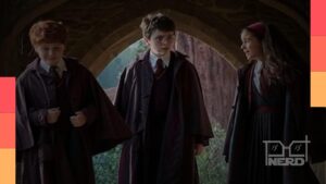 Imagem de divulgação da série de Harry Potter na HBO, com membros do elenco e cenário de fantasia