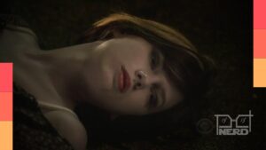 Taylor Swift interpretando uma personagem morta em CSI, com estética de flashbacks e referência às eras