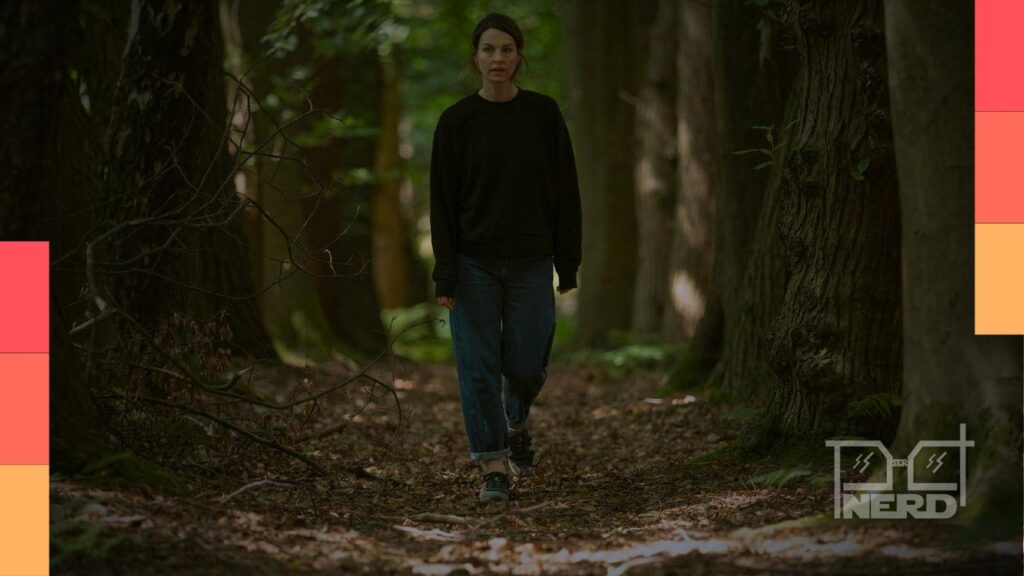 Lucy Chambers em clima de suspense, com referência às 3h33 e atmosfera sobrenatural de A Hora do Diabo